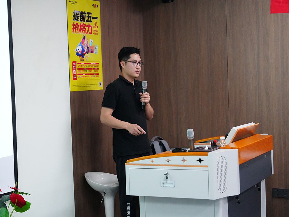 上海格力中央空调售后服务部技术工程师张荣坤